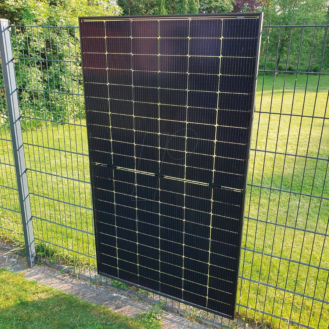 Zonnepanelen monteren op een golfplaten dak Zonnepanelen monteren op een golfplaten dak