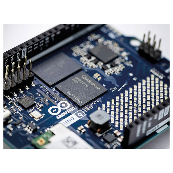 Arduino UNO Q - 4x 2 ГГц, 4 ГБ, 32 ГБ eMMC