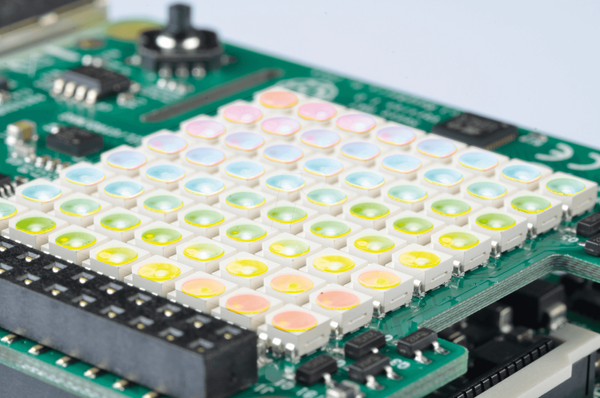Raspberry Pi Sense HAT, 40-контактний екран