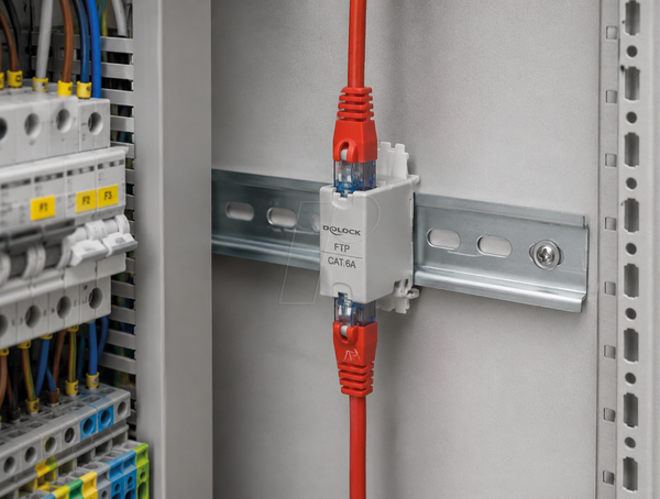 Перехідник RJ45 Cat.6A, пилозахисна кришка між розетками, екранована